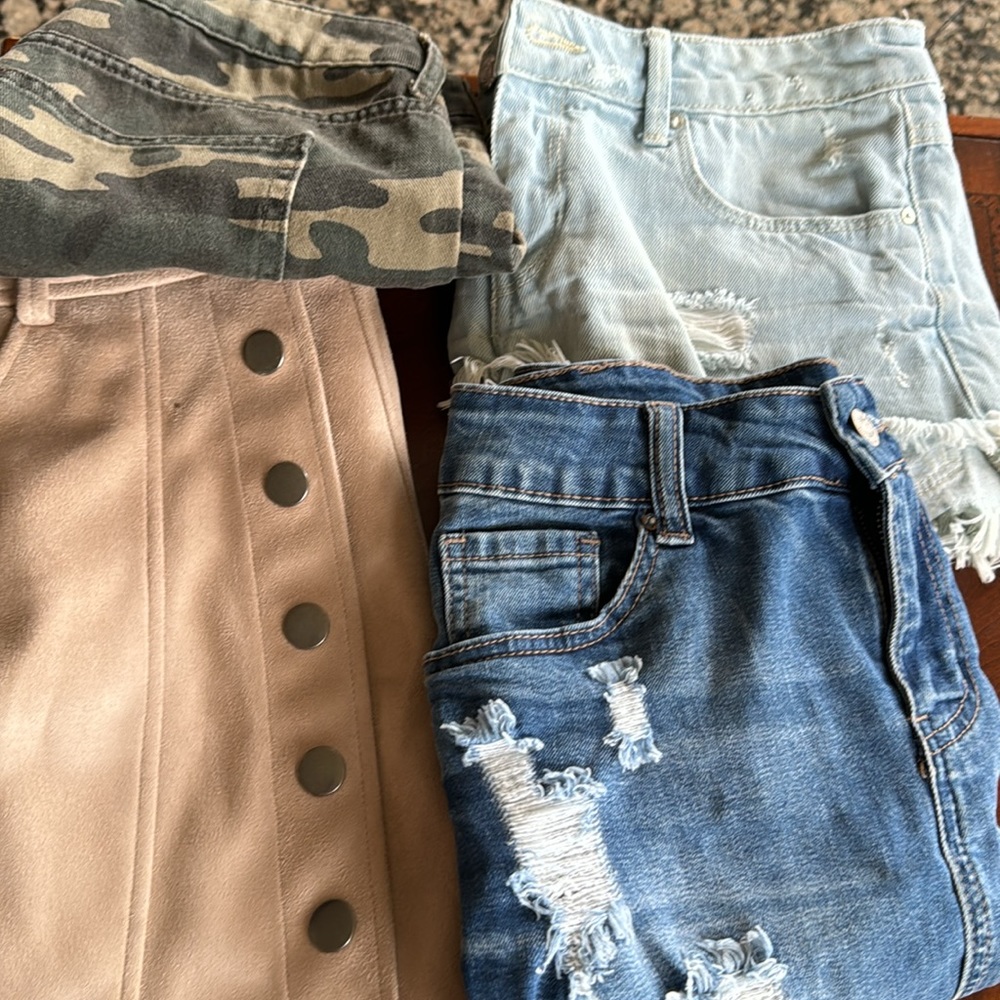4 pieces for one price 2 shorts 2 skirts